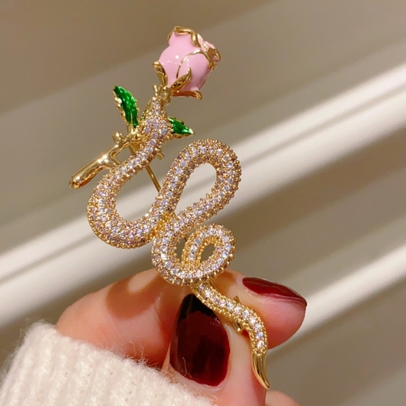 VQ Snake Brooch - Picture 2 of 7